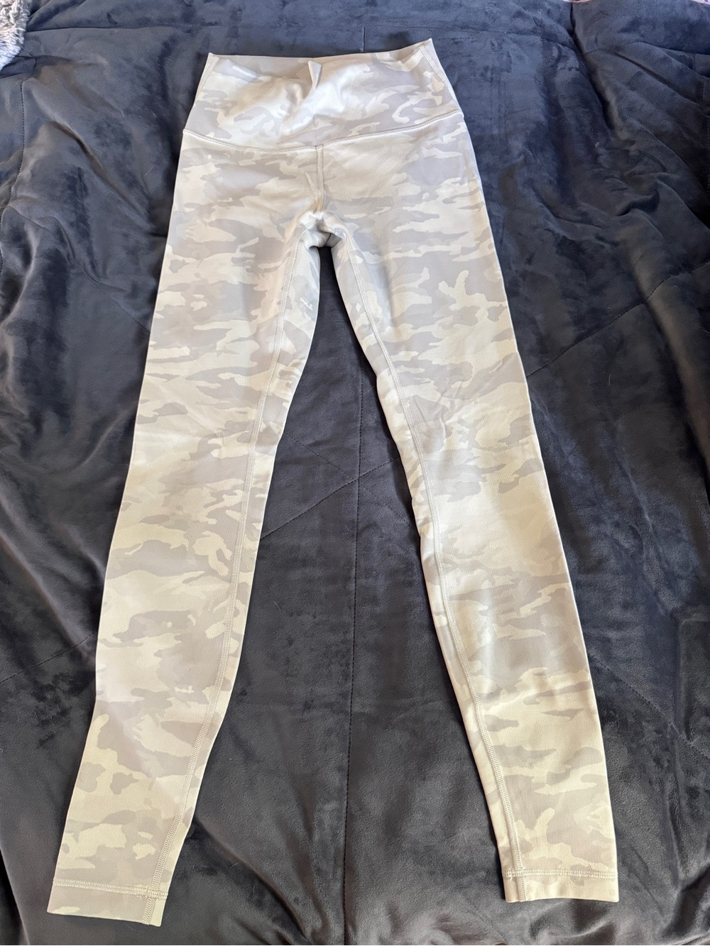 Lululemon High-Waist Camo Leggings - Light Gray